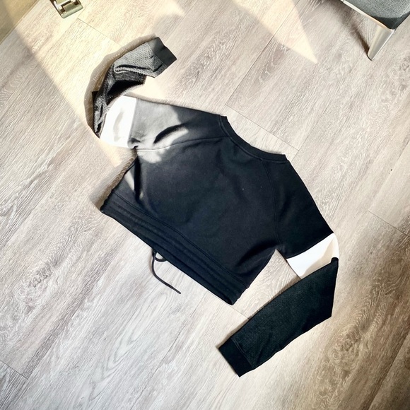 ALPHALETE (NWOT) - Crop Crew Neck Sweater - Black + White - Size XS - Picture 9 of 16